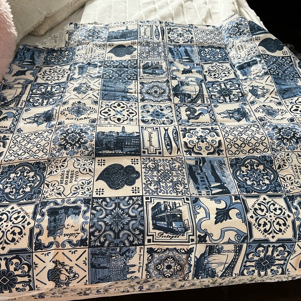 New Authentic Portugal Blue and White TILES Patterned tablecloth 4X4 Square